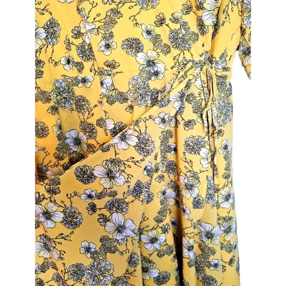 Torrid Plus Size Yellow & White Floral Wrap Dress - Picture 7 of 8